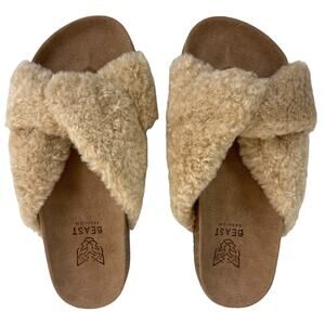 Beast  Fashion Women's Aviana Footbed  Sandal Faux Shearling NEW Size 5.5